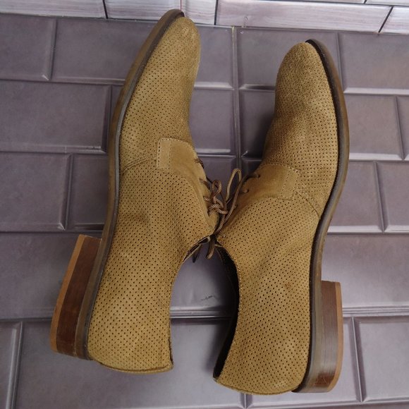 SIZE 8. BACCO BUCCI perforated suede leather oxford dress shoes.